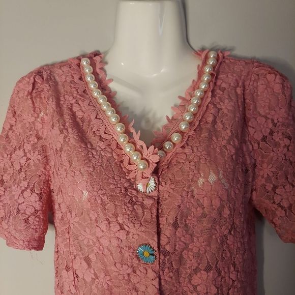 Short-Sleeve Lace Blouse - Picture 4 of 8
